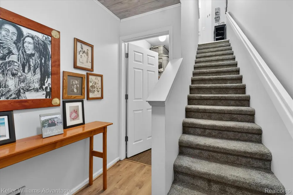 446 Old Pine Way Walled Lake City, MI 48390