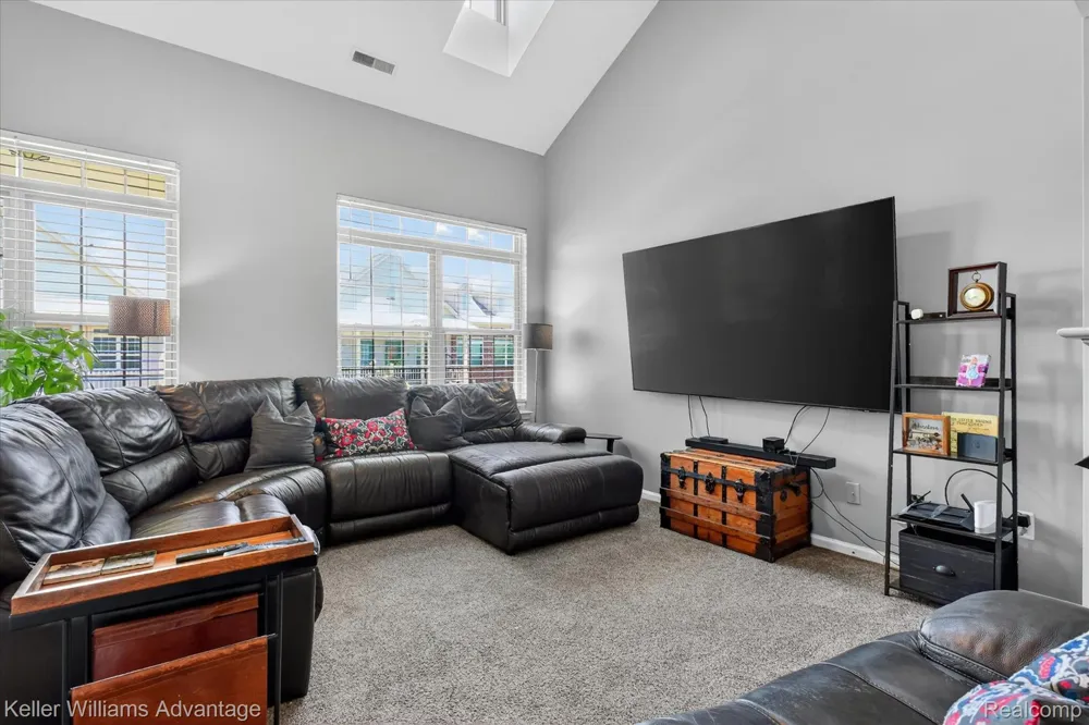 446 Old Pine Way Walled Lake City, MI 48390
