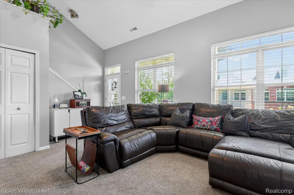 446 Old Pine Way Walled Lake City, MI 48390