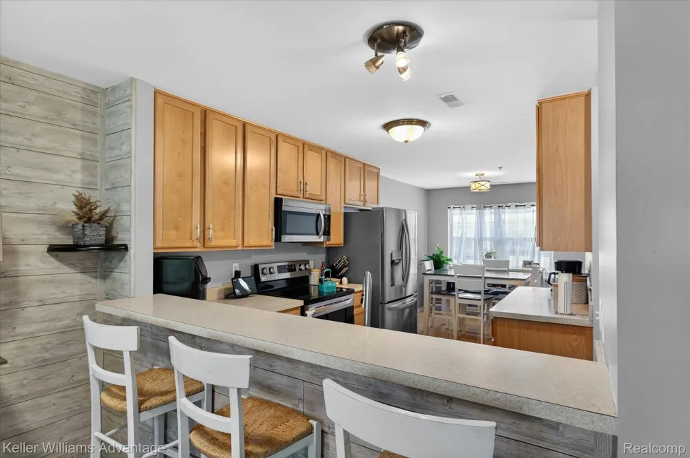 446 Old Pine Way Walled Lake City, MI 48390
