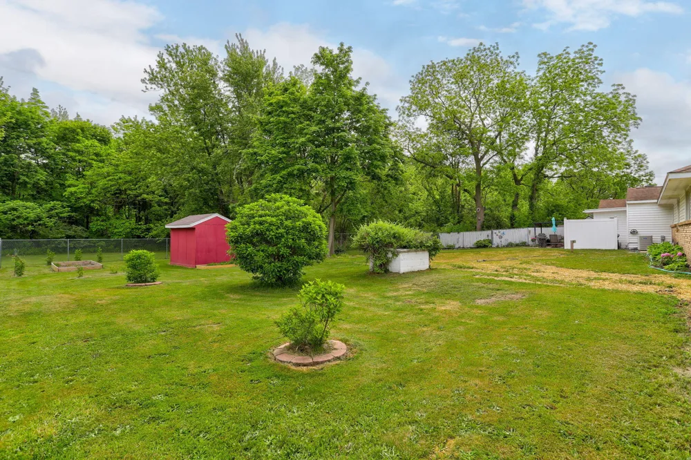 72354 M 43 South Haven Charter Township, MI 49090