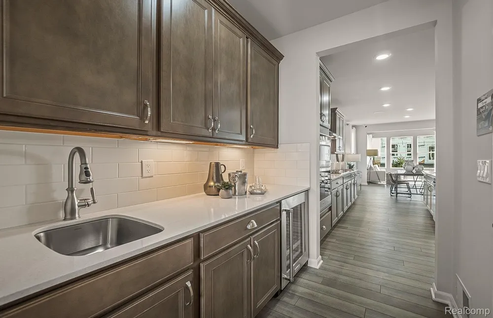 623 Gretchen Lane Saline City, MI 48176