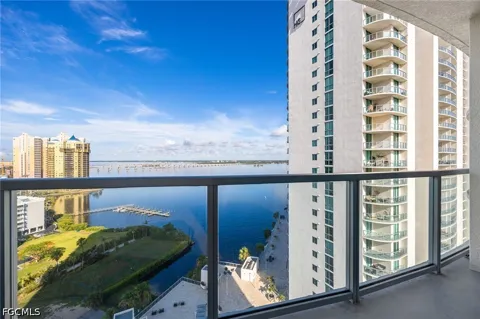 Oasis Grand Boulevard #1705
