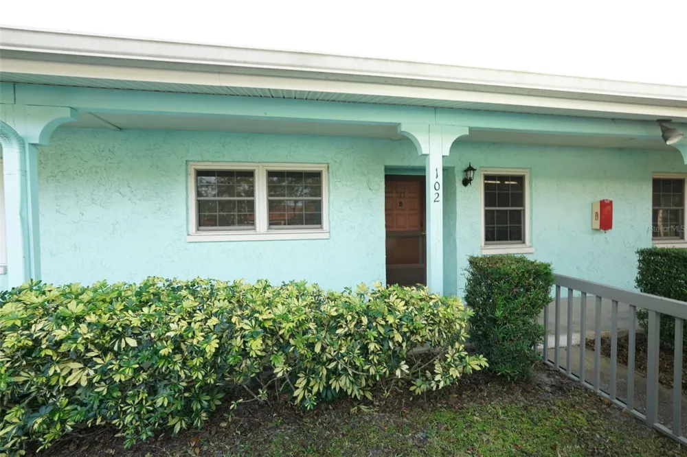 2465 NORTHSIDE DRIVE #102 Clearwater, FL 33761