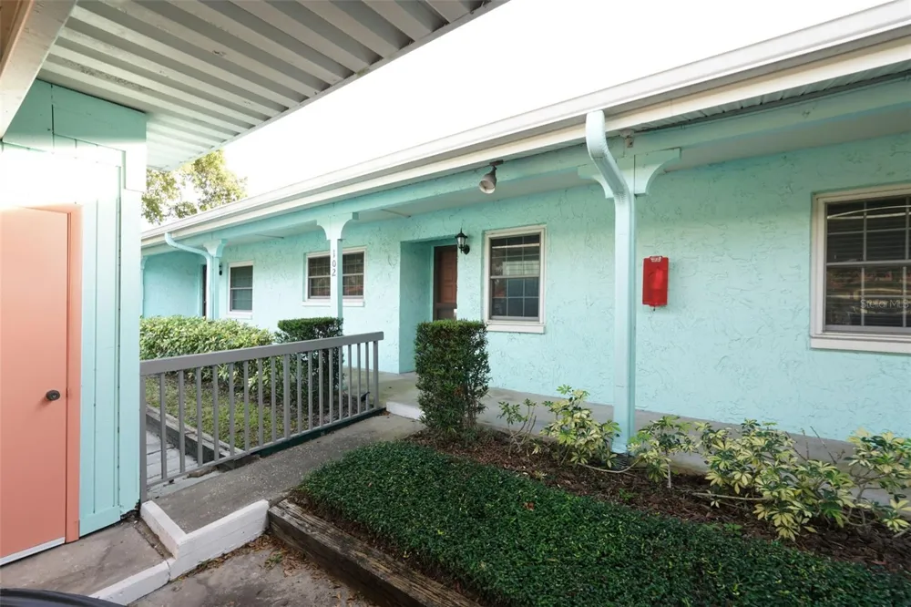2465 NORTHSIDE DRIVE #102 Clearwater, FL 33761