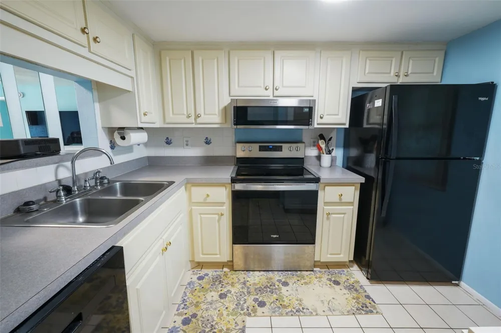 2465 NORTHSIDE DRIVE #102 Clearwater, FL 33761