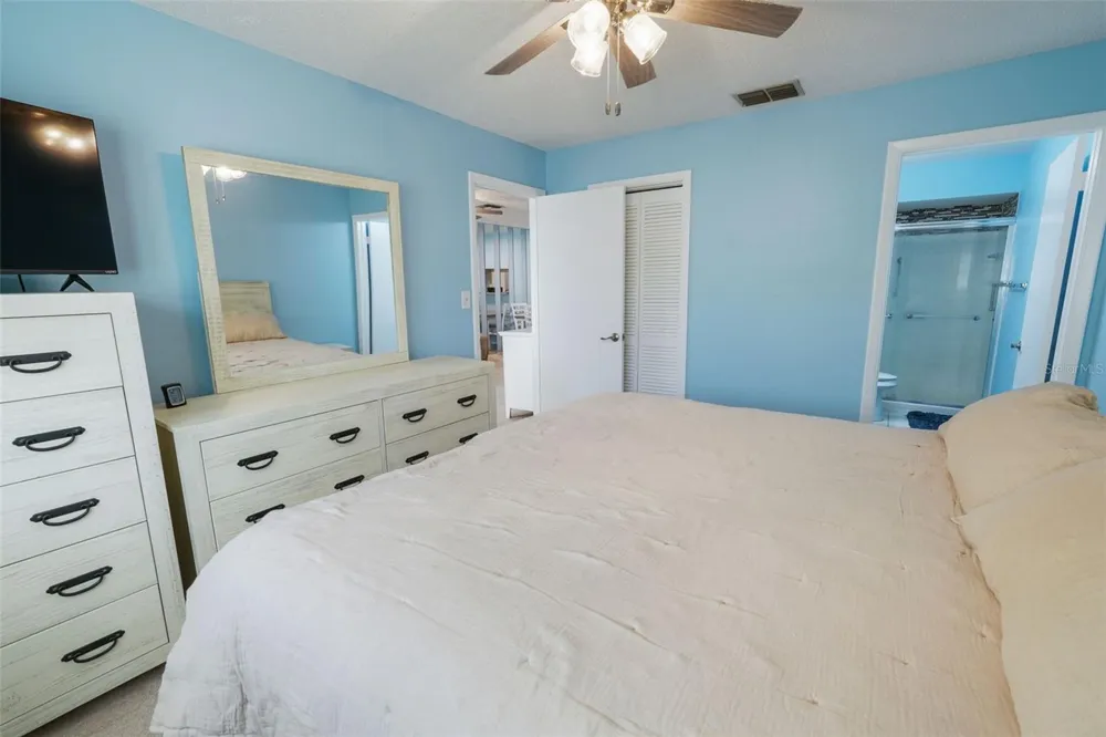 2465 NORTHSIDE DRIVE #102 Clearwater, FL 33761