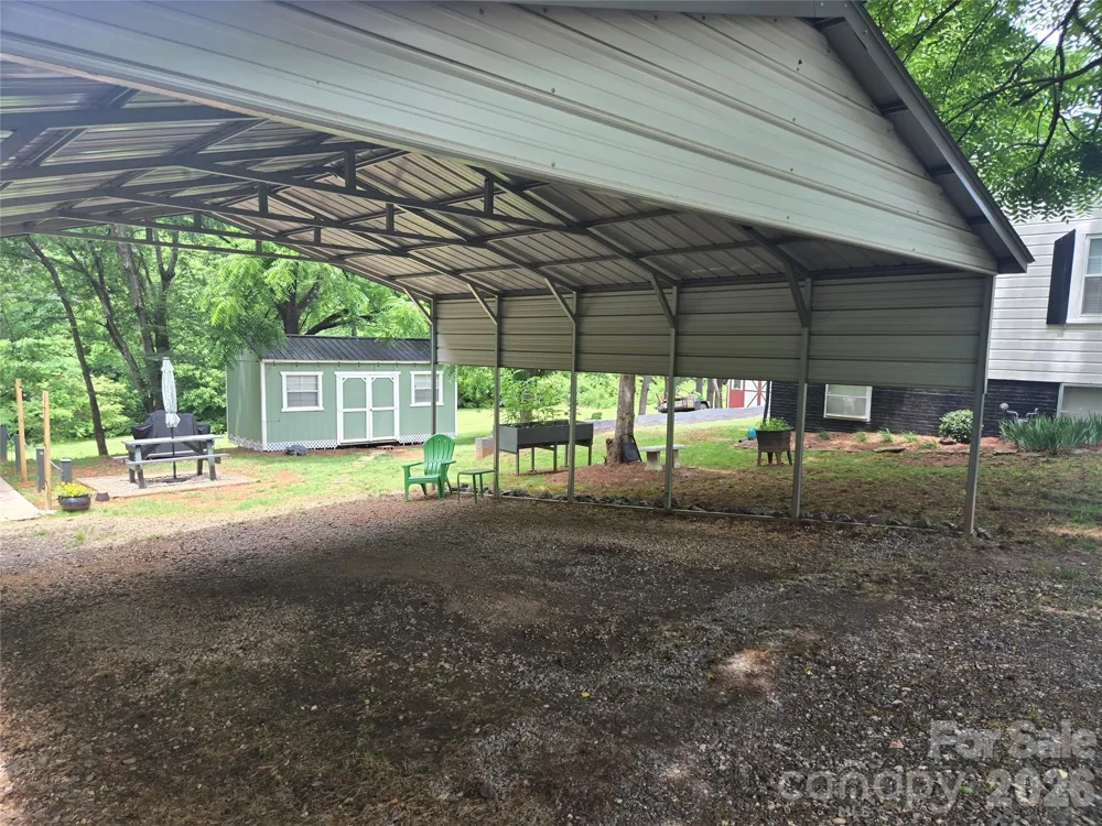 156 S Caldwell Avenue Newton, NC 28658