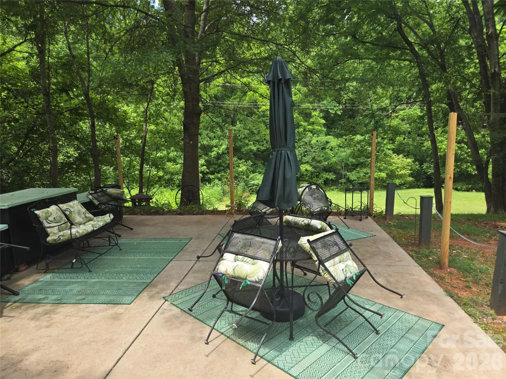 156 S Caldwell Avenue Newton, NC 28658