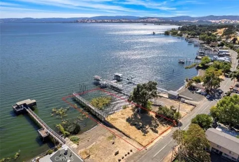 3383 Lakeshore