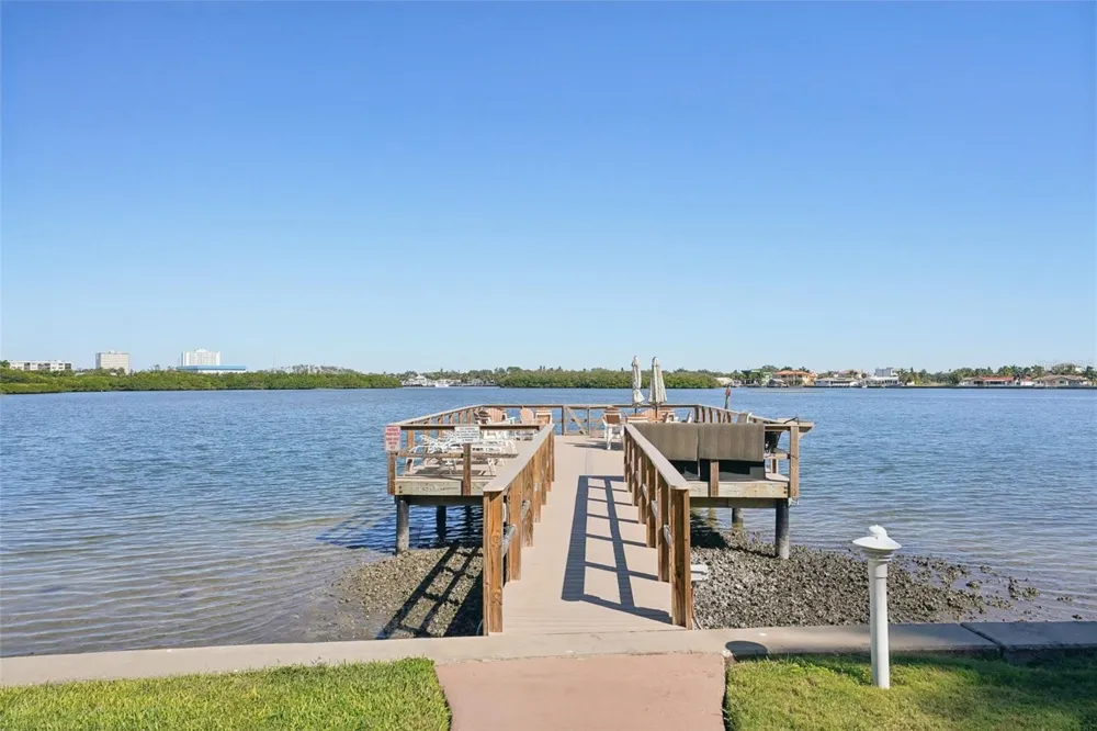 1847 SHORE DRIVE S #711 South Pasadena, FL 33707