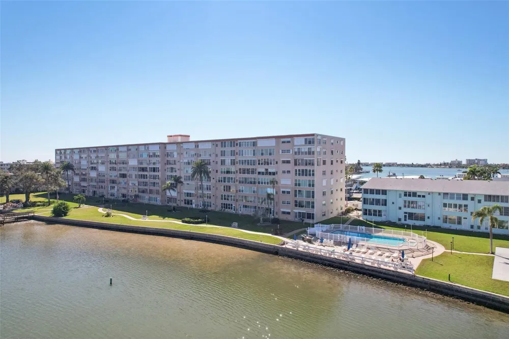 1847 SHORE DRIVE S #711 South Pasadena, FL 33707