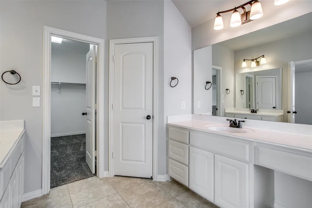 250 Churchill Loop Grapevine, TX 76051