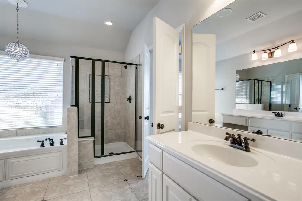 250 Churchill Loop Grapevine, TX 76051
