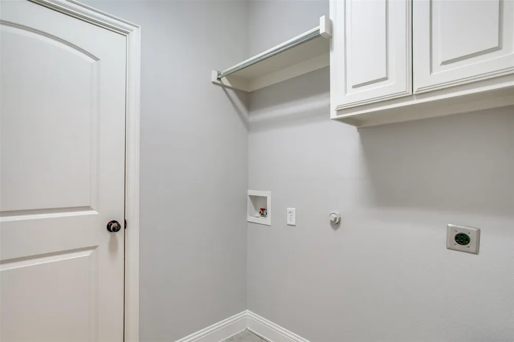 250 Churchill Loop Grapevine, TX 76051