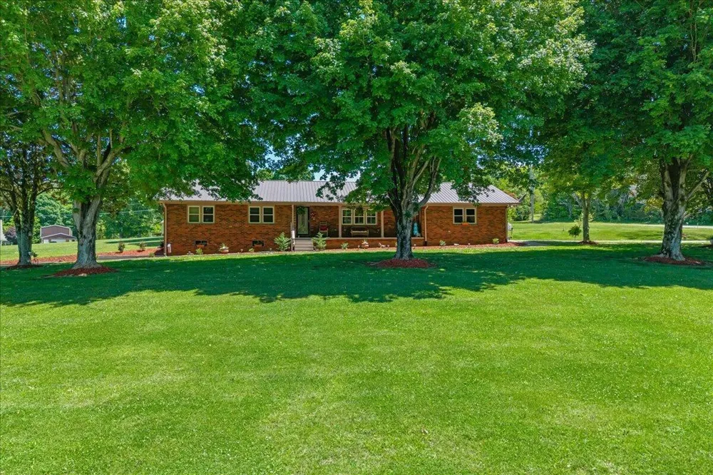 2065 Highway 30 E Athens, TN 37303