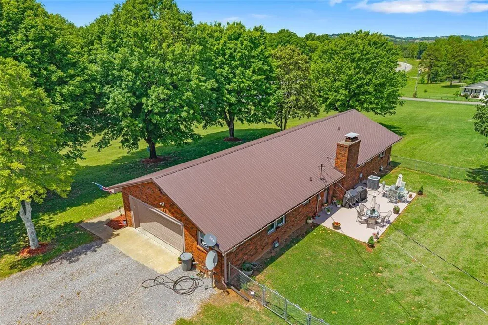 2065 Highway 30 E Athens, TN 37303