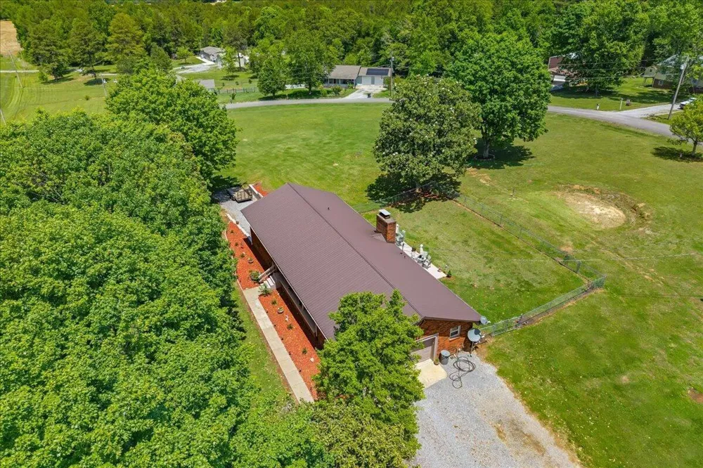 2065 Highway 30 E Athens, TN 37303
