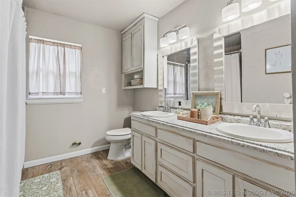1126 W 12th Sulphur, OK 73086