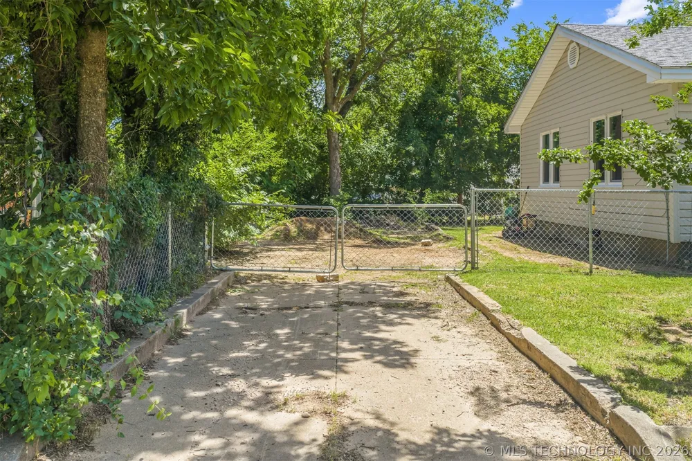 1126 W 12th Sulphur, OK 73086