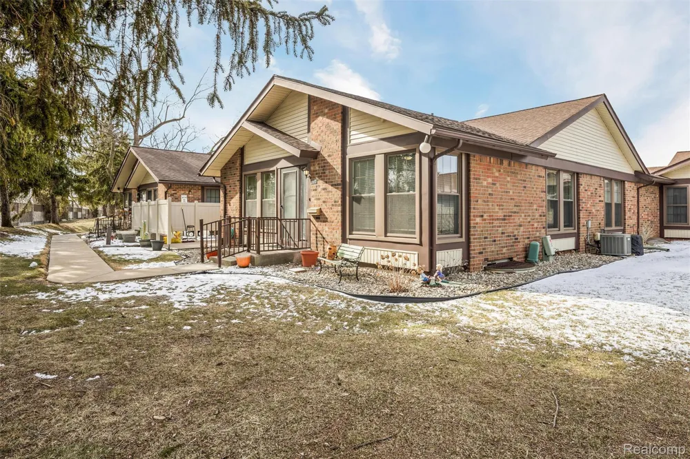 40526 Newport Drive Plymouth Charter Township, MI 48170