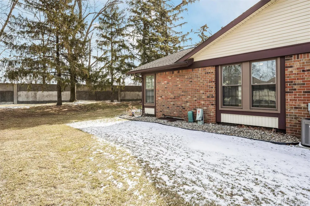 40526 Newport Drive Plymouth Charter Township, MI 48170