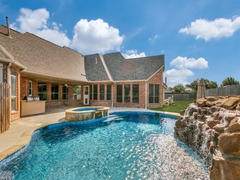 4304 Tree House Lane
