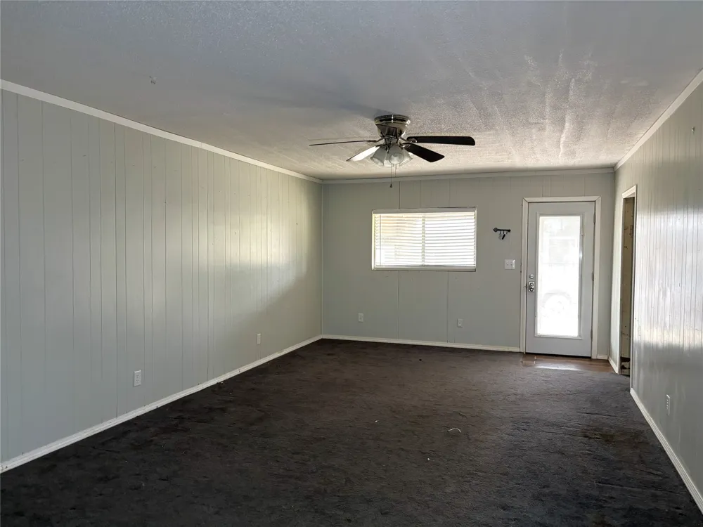 214 E Fourth Henrietta, TX 76365