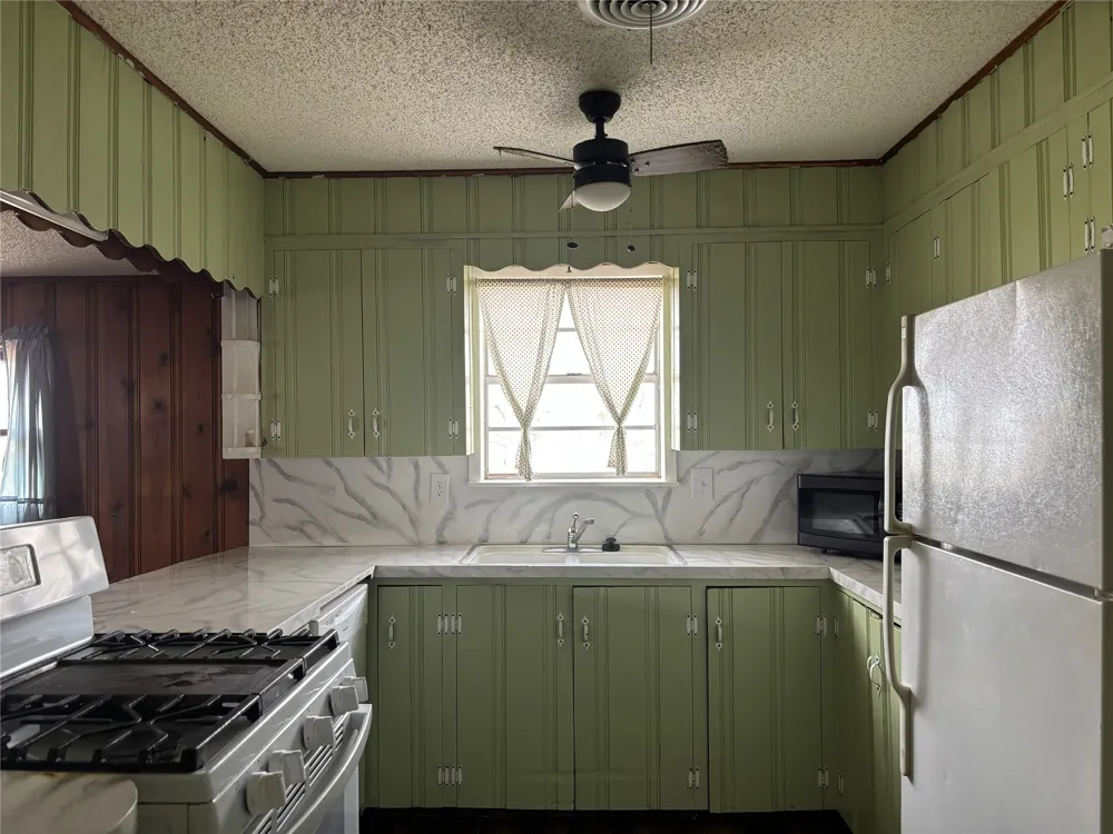214 E Fourth Henrietta, TX 76365