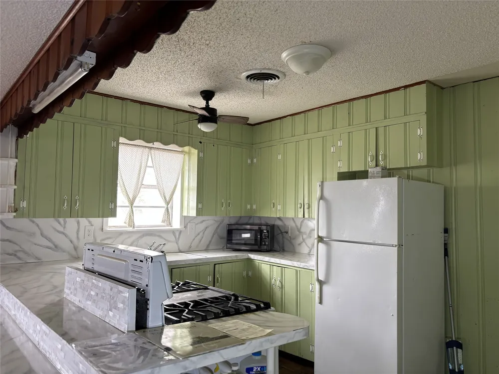 214 E Fourth Henrietta, TX 76365