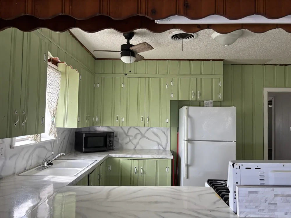 214 E Fourth Henrietta, TX 76365