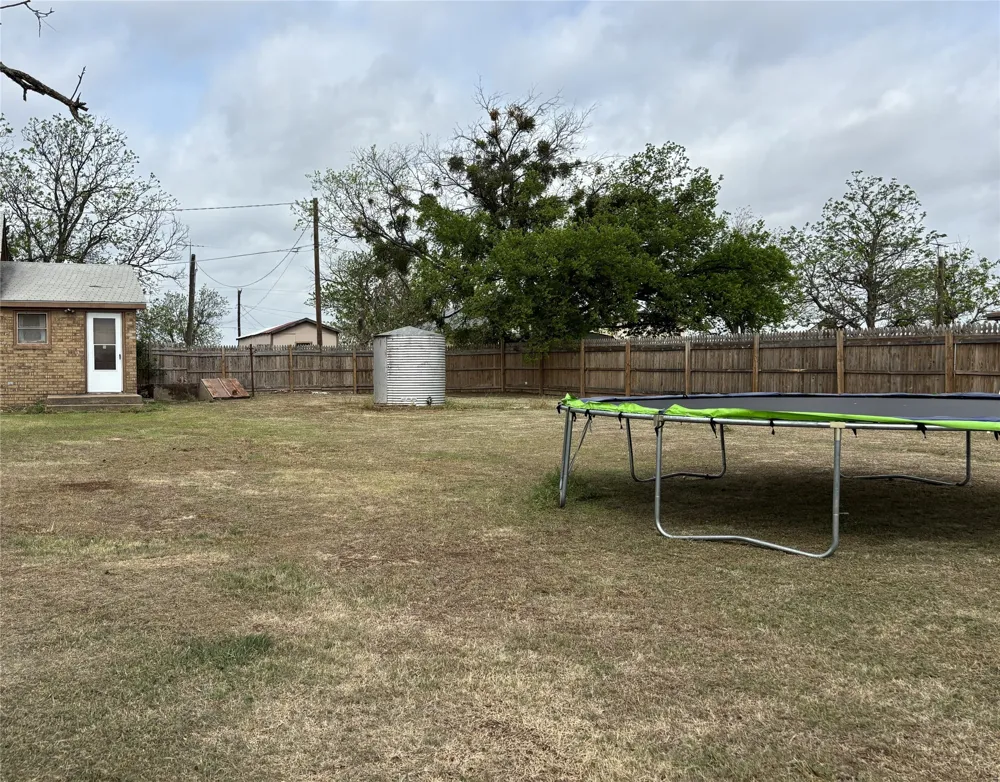 214 E Fourth Henrietta, TX 76365