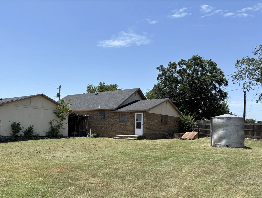 214 E Fourth Henrietta, TX 76365