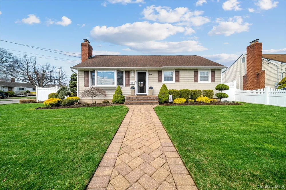 261 6th Street Bethpage, NY 11714