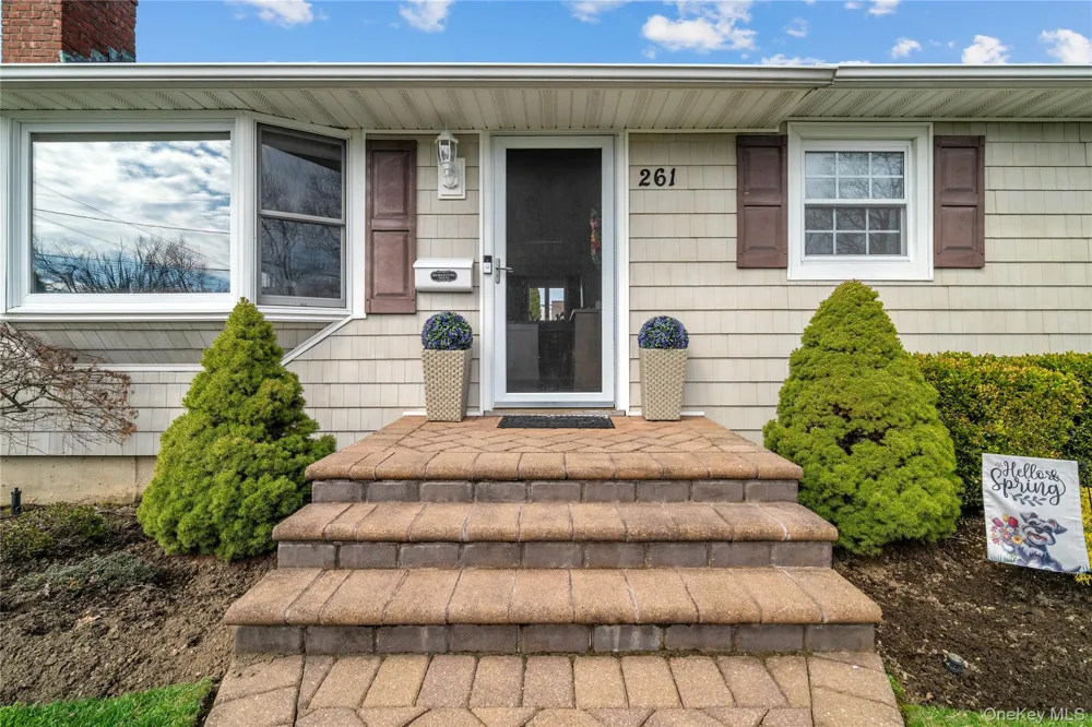 261 6th Street Bethpage, NY 11714