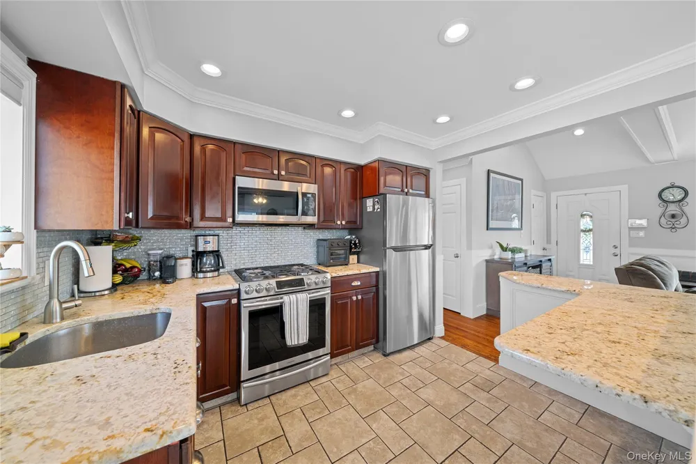 261 6th Street Bethpage, NY 11714