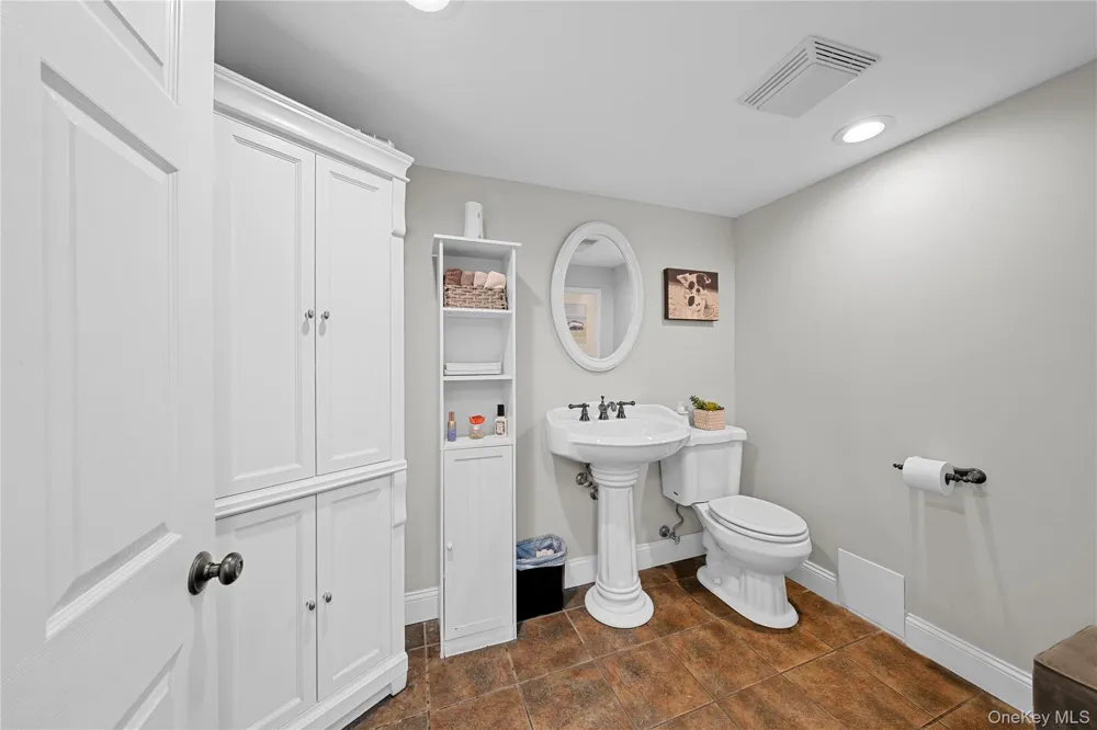 261 6th Street Bethpage, NY 11714