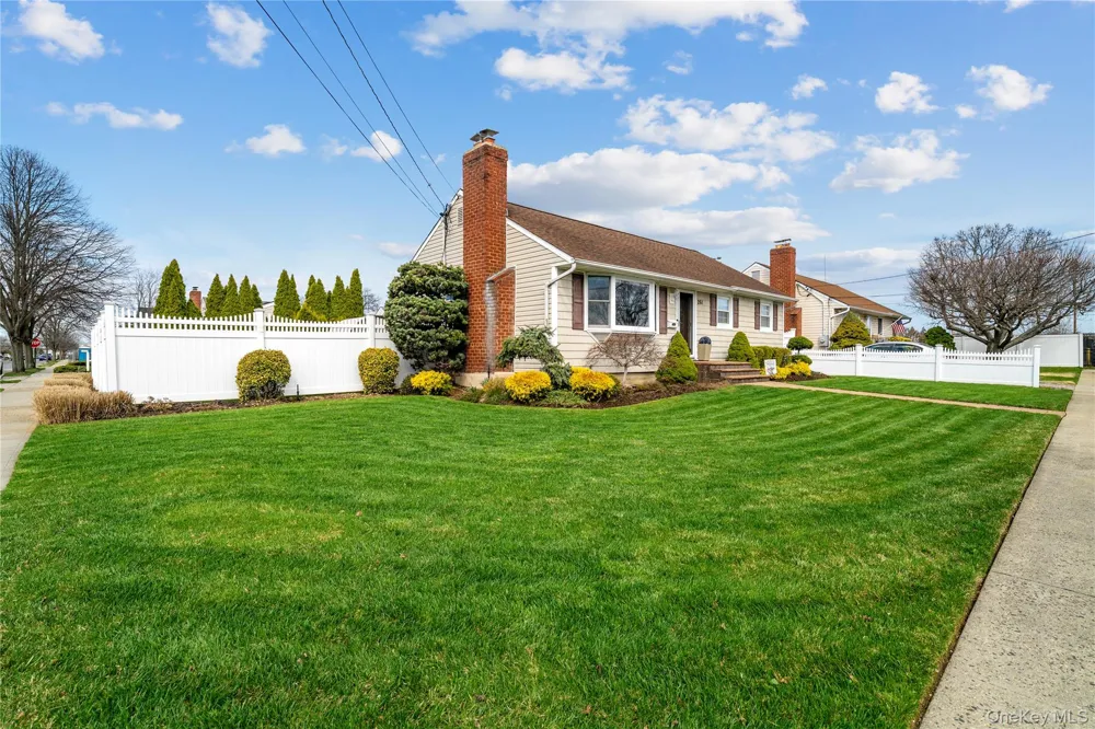 261 6th Street Bethpage, NY 11714