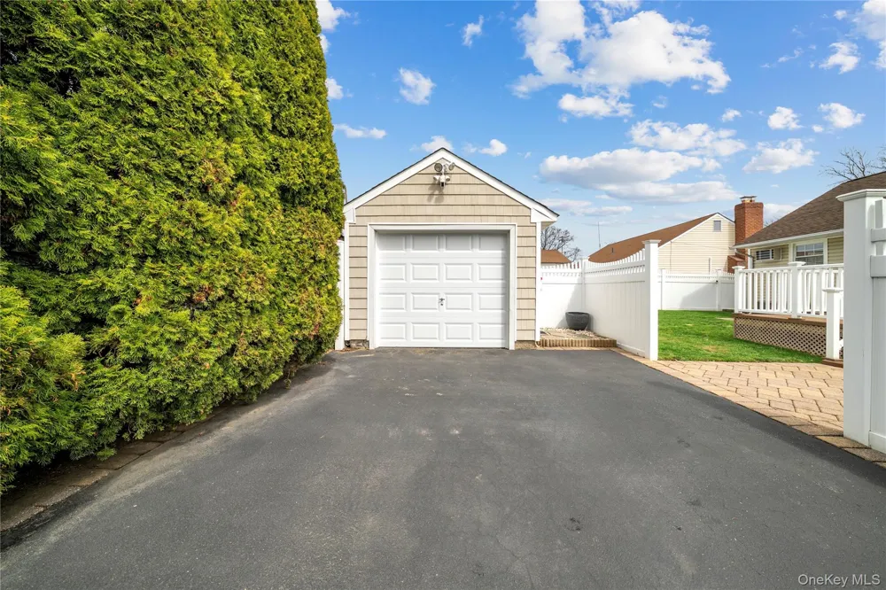 261 6th Street Bethpage, NY 11714
