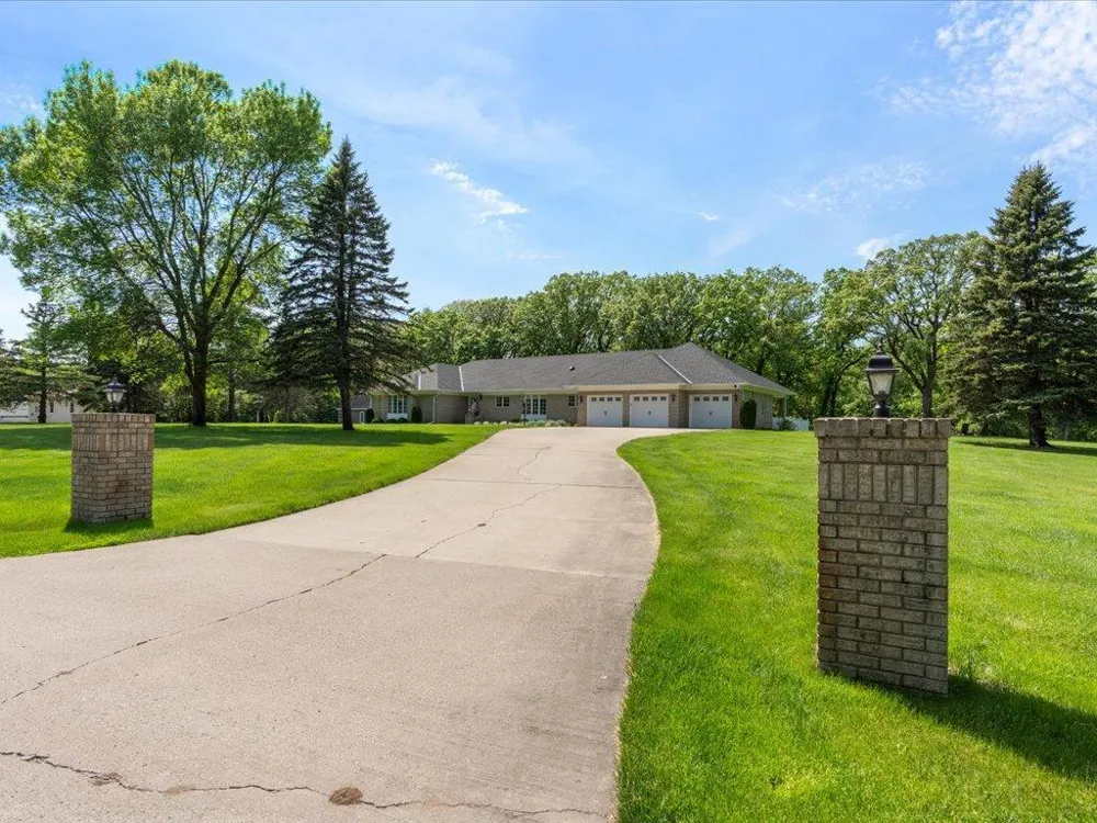 17887 Riverwood Drive Little Falls, MN 56345
