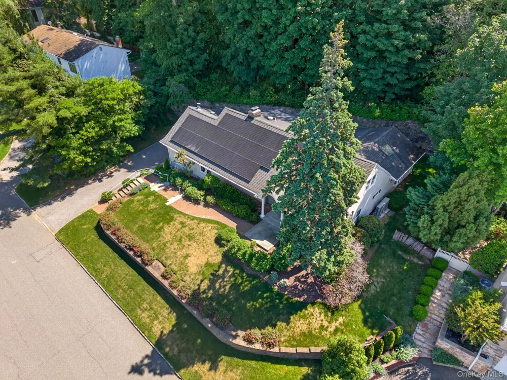 125 Mimosa Drive East Hills, NY 11576
