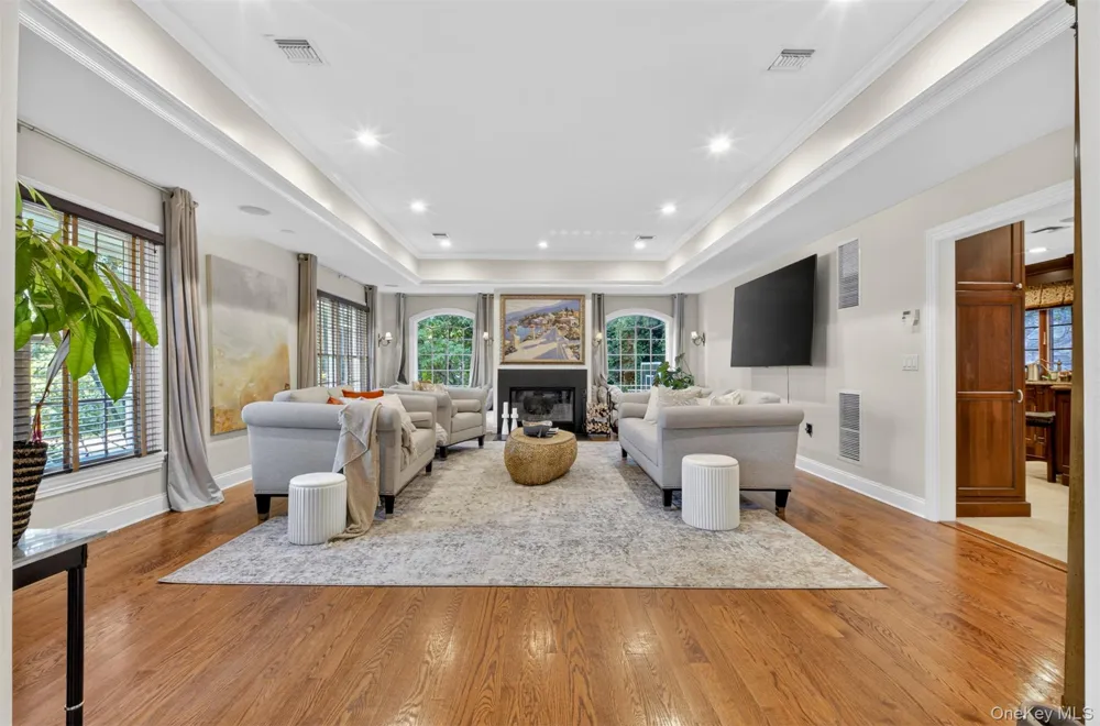 125 Mimosa Drive East Hills, NY 11576