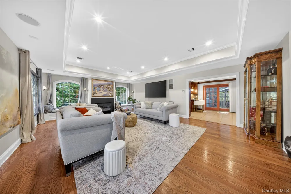 125 Mimosa Drive East Hills, NY 11576