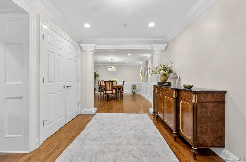 125 Mimosa Drive East Hills, NY 11576