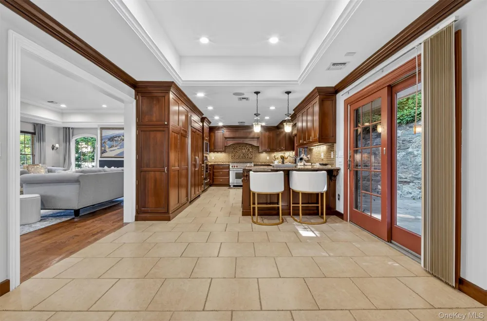 125 Mimosa Drive East Hills, NY 11576