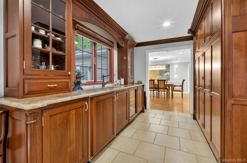 125 Mimosa Drive East Hills, NY 11576