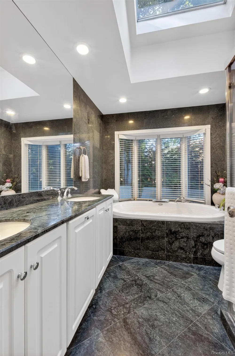 125 Mimosa Drive East Hills, NY 11576