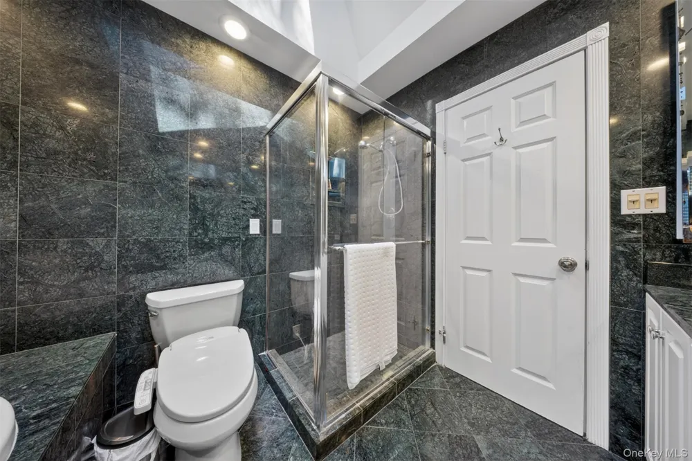 125 Mimosa Drive East Hills, NY 11576