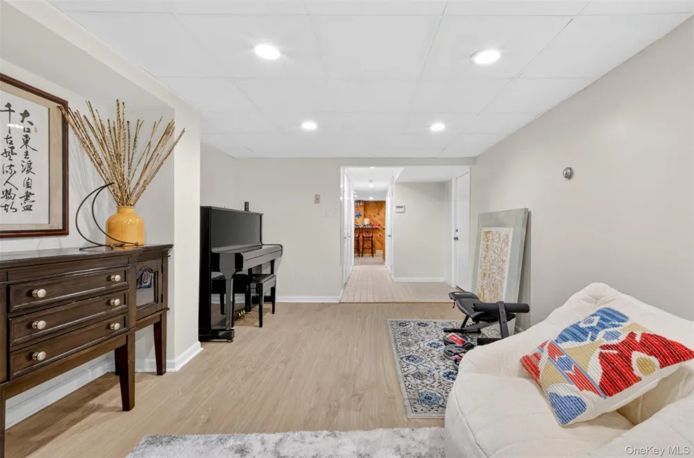 125 Mimosa Drive East Hills, NY 11576