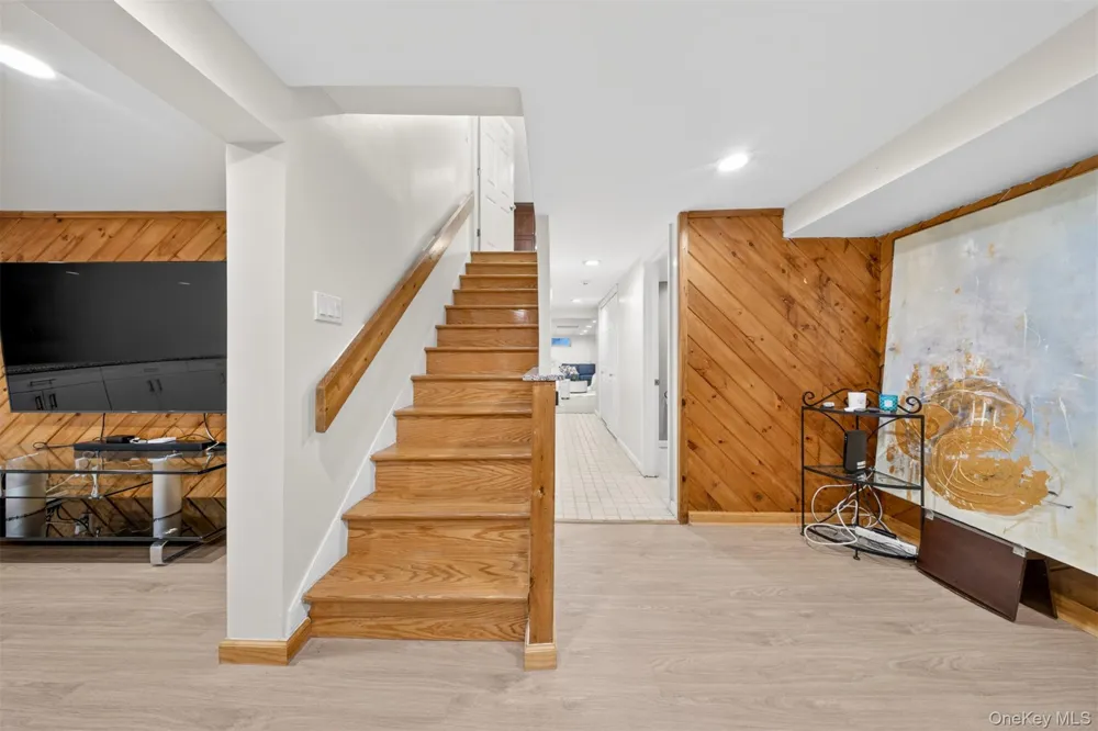 125 Mimosa Drive East Hills, NY 11576